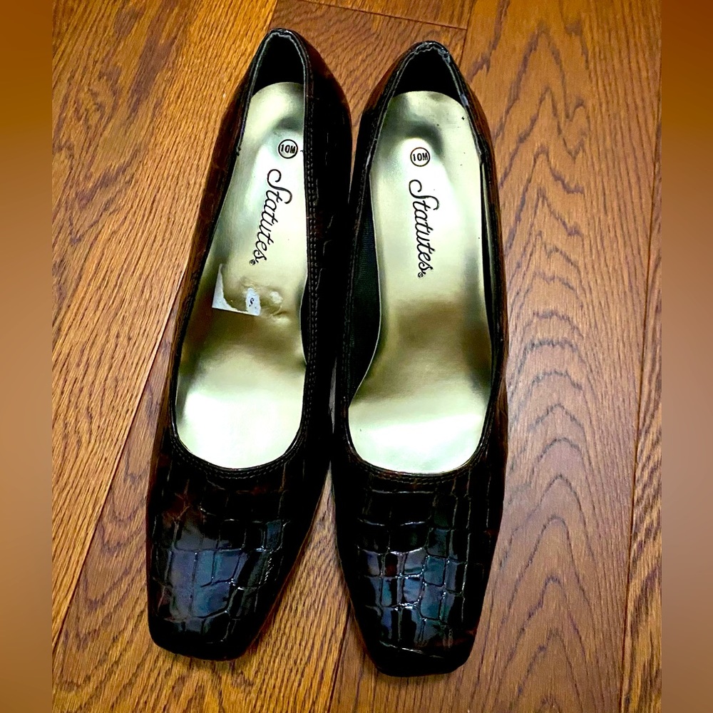 Ladies Brown Snakeskin Pumps 2.5” Heels.